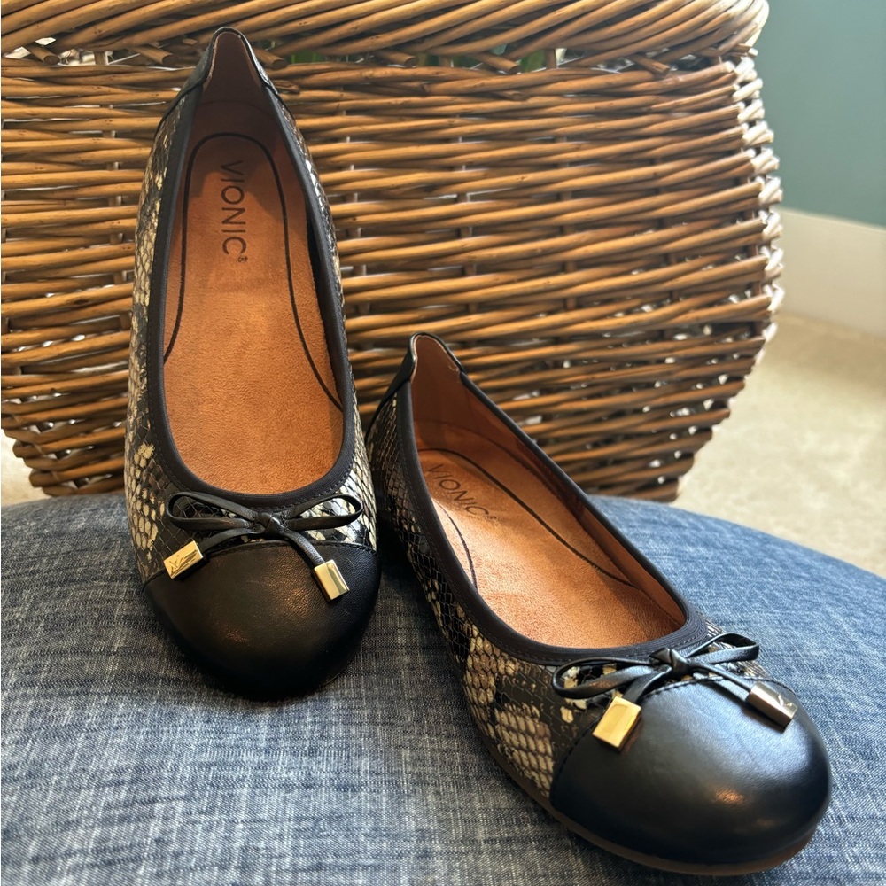 Vionic Minnie Ballet Flat - image 1